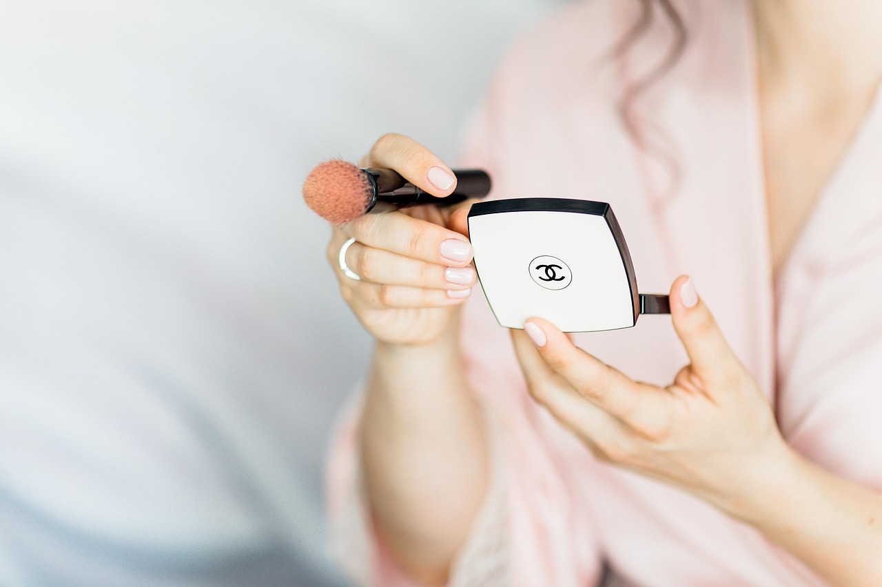 MAKEUP